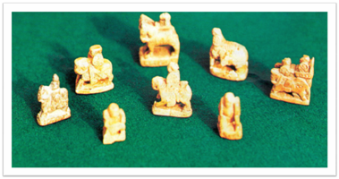 Древние шахматные фигуры